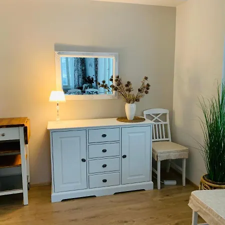 Cosy Sofia, * 艾斯堡